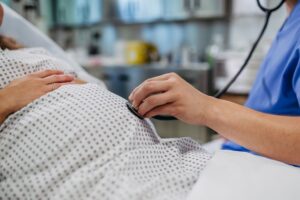 So sánh Mini IVF với IVF thông thường