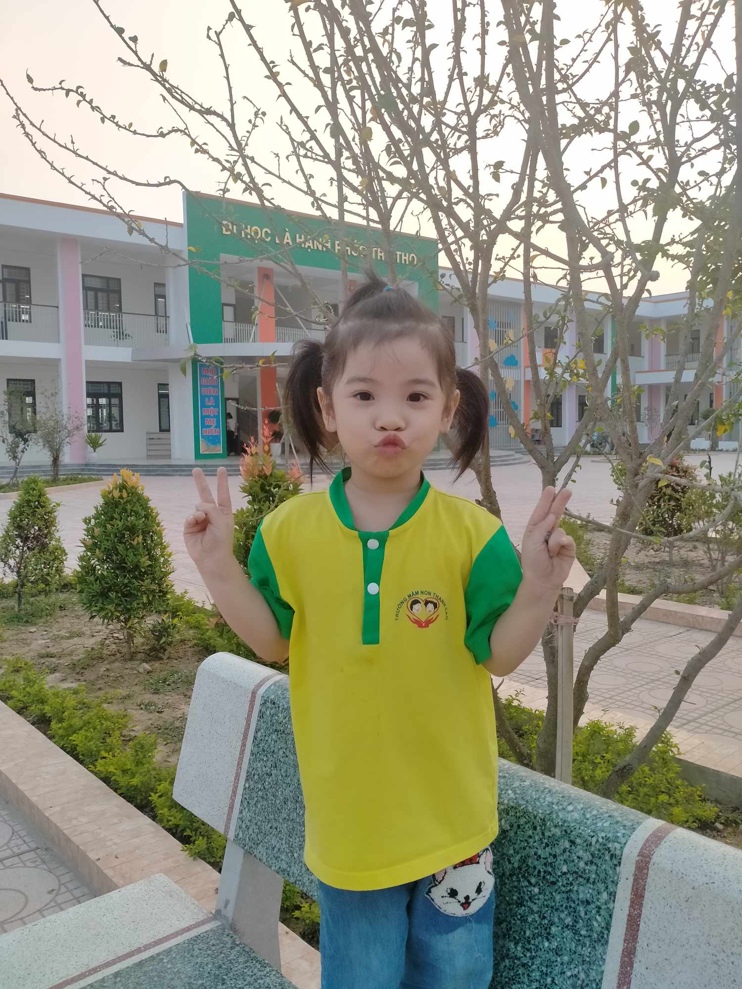 Tắc vòi trứng, niêm mạc mỏng, trứng kém – 4 Năm để đón con IVF